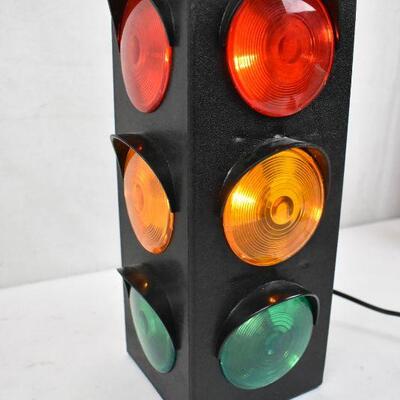 Plug In Traffic Light Decor with lights on 3 sides. Works