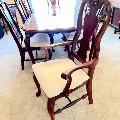 Lot 1  Bassett Furniture Formal Dining Table & 8 Chairs Mahogany Finish Contemporary Queen Anne Style 