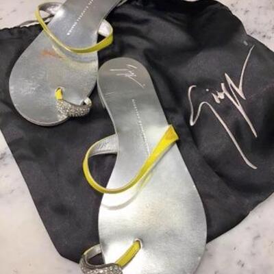 C139 - Giuseppe Zanotti Design Sandals w/ Rhinestone Toe Loops