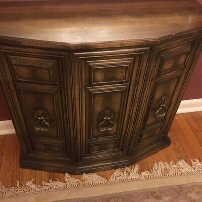 Accent table