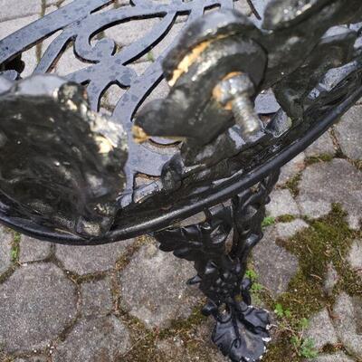 Outdoor bench needs repair 