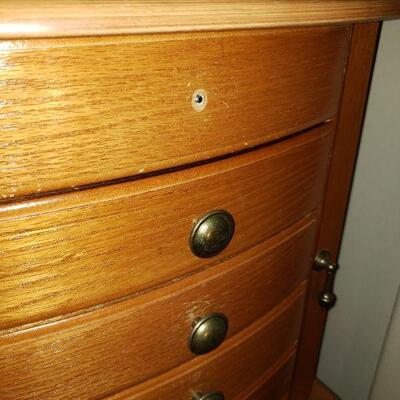 Standing jewelry desk