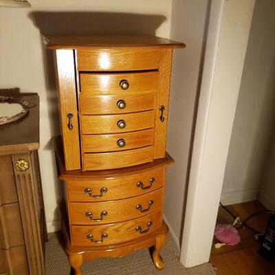 Standing jewelry desk