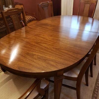 Oval dining room table with 3 leaves 
