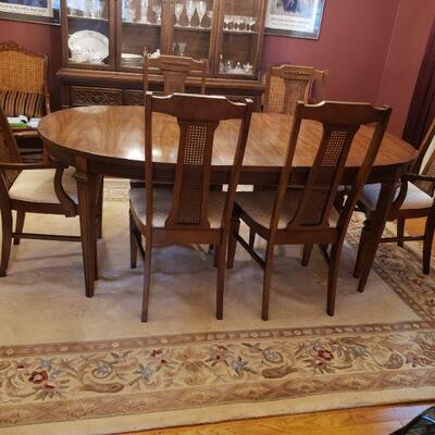 Oval dining room table with 3 leaves 