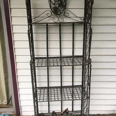 Outdoor etagere