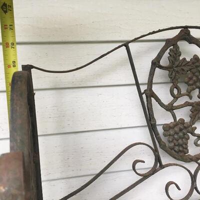 Outdoor etagere