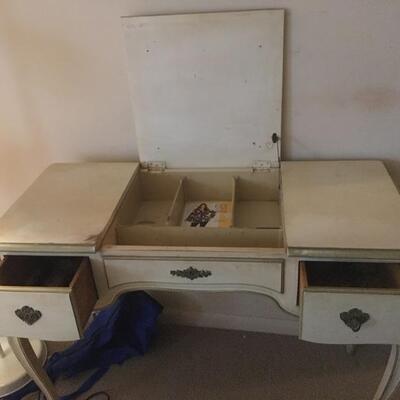 Vintage vanity 