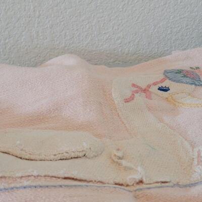 Lot 184: Vintage Handmade Swans Baby Blanket