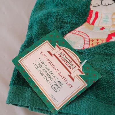 Lot 185: New Christmas Cat Towel Set
