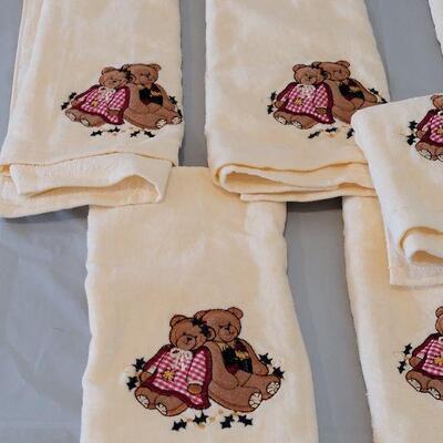 Lot 187: New Christmas Bears Hand Towels