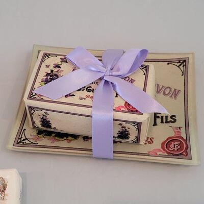 Lot 199: New Soaps and Soap Dishes