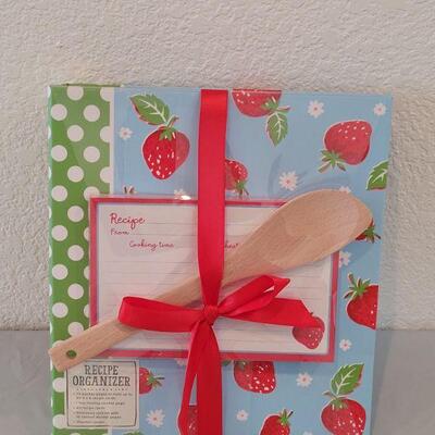 Lot 203: New Recipe Organizer 