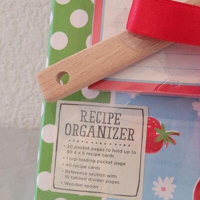 Lot 203: New Recipe Organizer 