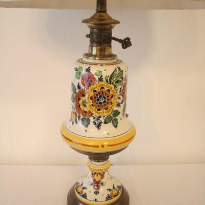 Lot #101: Vintage Porcelain Hand Painted Lamp Made in Holland 