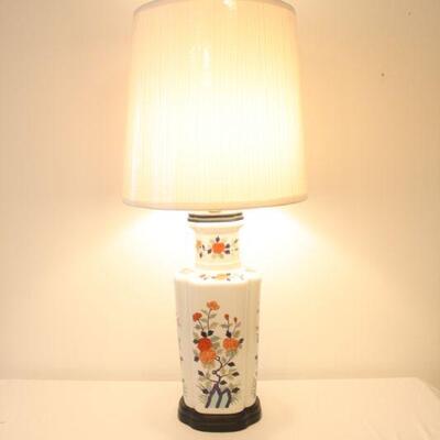 Lot #103: Vintage Japanese Hand Painted Floral Lamp Adjustable Light Settings 