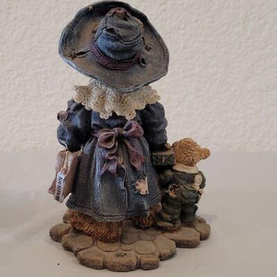 Lot 212: Precious Moments "The Spirit is willing but the Flesh is Weak" and Boyd's Bears "Born to Shop" Deco