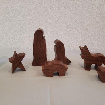 Lot 215: Christmas Ornaments, Nativity and 2007 Christmas Bell