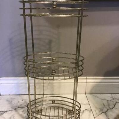 B409 - Stainless 3 Tier Stand w/ 2 Bath Towels