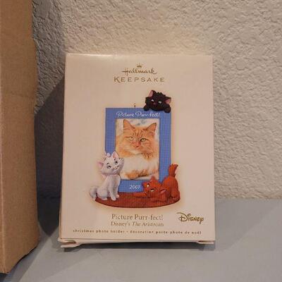 Lot 244: New Kitty Picture Frame and Ornament 