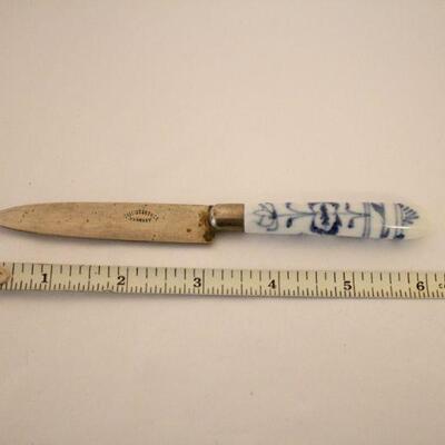 Lot #127: Antique Uchatius Bronce Blue and White Porcelain German Fruit Knifes 