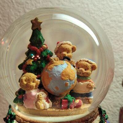 Lot 263: Vintage Bear Waterglobe New - Plays JINGLE BELL ROCK 