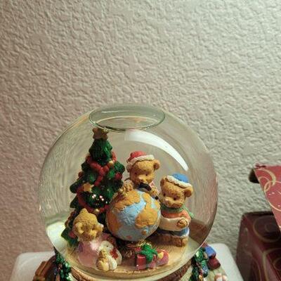 Lot 263: Vintage Bear Waterglobe New - Plays JINGLE BELL ROCK 