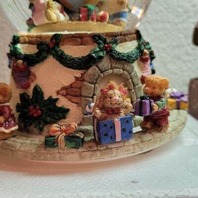 Lot 263: Vintage Bear Waterglobe New - Plays JINGLE BELL ROCK 