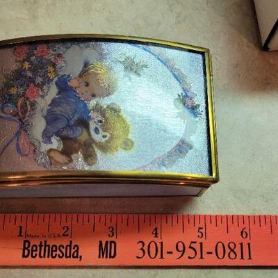 Lot 265: Vintage New Music Box - Plays Brahm's Lullaby 