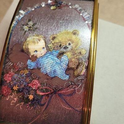 Lot 265: Vintage New Music Box - Plays Brahm's Lullaby 
