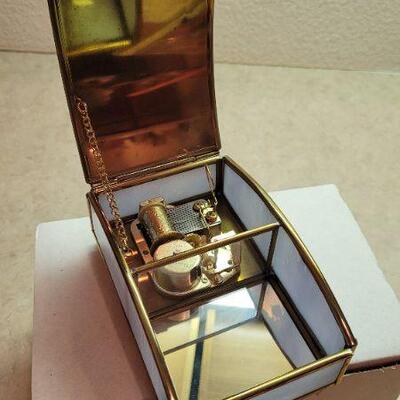 Lot 265: Vintage New Music Box - Plays Brahm's Lullaby 