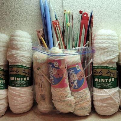 Lot 277: Large Craft Sewing Bundle