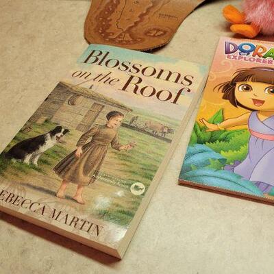 Lot 281: Assorted Children's Activity Collectibles 