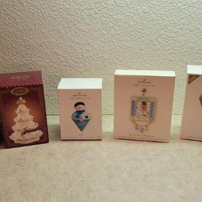 Lot 282: Assorted NEW HALLMARK Ornaments 