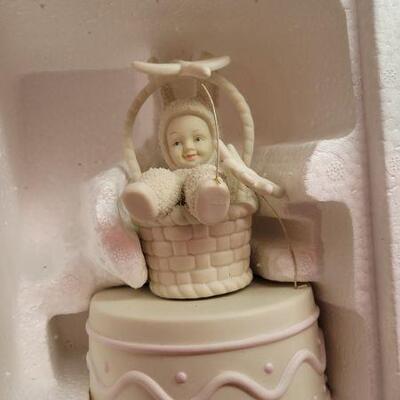Lot 292: Dept. 56 SNOWBABIES "You Make Me Laugh" Figure