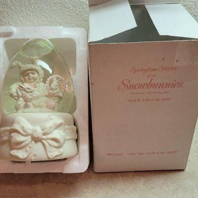 Lot 294: Vintage Dept. 56 SNOWBABIES Water Globe ROCK A BYE BUNNY