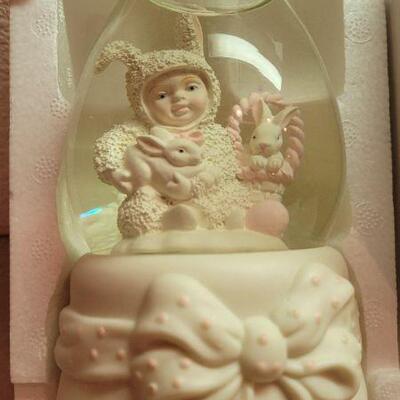 Lot 294: Vintage Dept. 56 SNOWBABIES Water Globe ROCK A BYE BUNNY