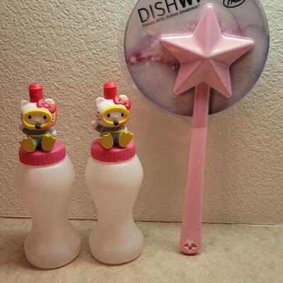 Lot 297: Assorted Fun Kitchen Accessories