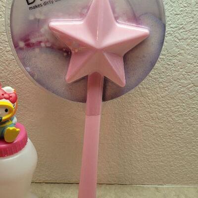 Lot 297: Assorted Fun Kitchen Accessories