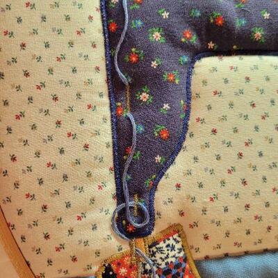 Lot 299: Vintage Handmade Craft Needlepoint Creation SEWING MACHINE 