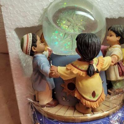 Lot 302: Vintage CHILDREN OF THE WORLD Music Globe
