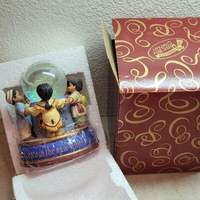 Lot 302: Vintage CHILDREN OF THE WORLD Music Globe