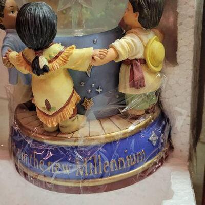 Lot 302: Vintage CHILDREN OF THE WORLD Music Globe