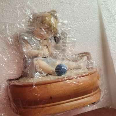 Lot 303: Vintage ROB ANDERS CUDDLINS UP FIGURINE Music Box 