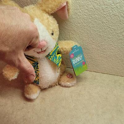Lot 317: New EASTER Fiesta Bunny NEEDS BATTERY