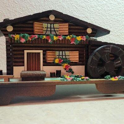 Lot 320: Vintage Wood Craft Music Box 
