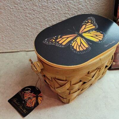 Lot 321: Assorted Home Deco Bundle