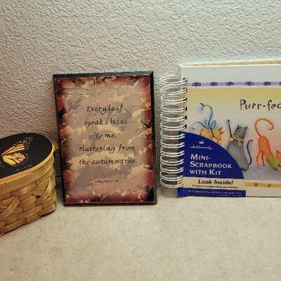 Lot 321: Assorted Home Deco Bundle