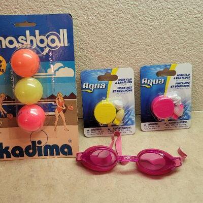 Lot 322: Assorted Summer Swim Fun Bundle