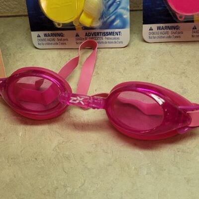 Lot 322: Assorted Summer Swim Fun Bundle